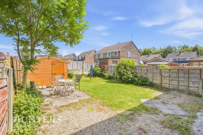 7, Chichester Close, Smithy Bridge photo 4