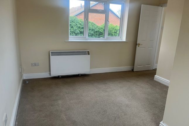 Fairborne Way, Guildford photo 4