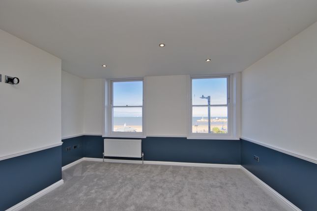 Flat 4, 12, Marine Gardens, Margate photo 2