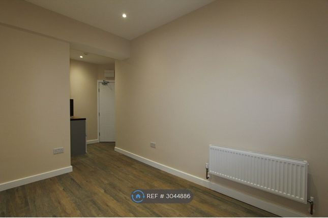 Wellington Avenue, Hounslow photo 2
