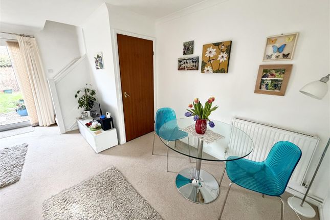 39, Wagtail Close, Swindon photo 2