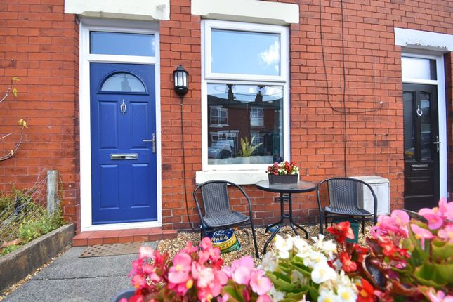 6 Meadow Lane, Stockport photo 4