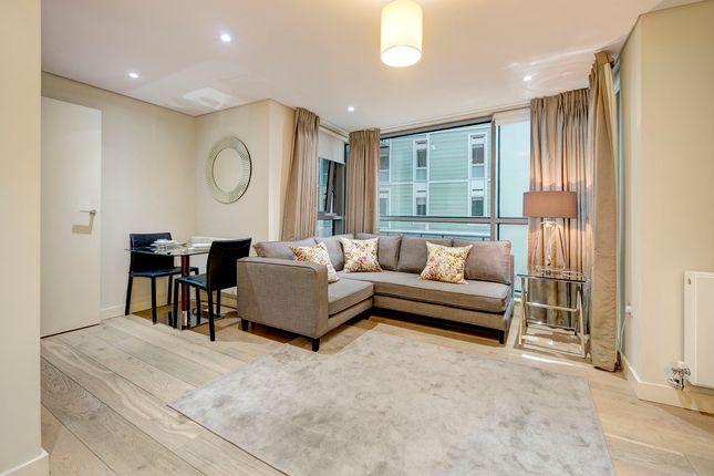 Flat to rent in Merchant Square East, London