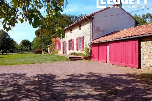 Thumbnail Villa for sale in Mauléon, Deux-Sèvres, Nouvelle-Aquitaine