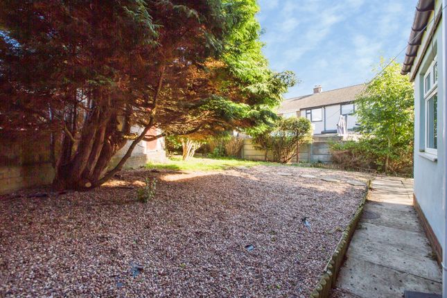 16, Heathmoor Close, Halifax photo 4
