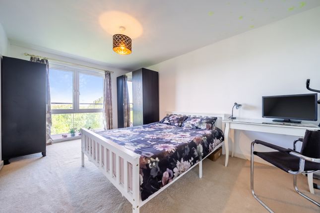 58 Ringside Court,, Poplar Place, London photo 4