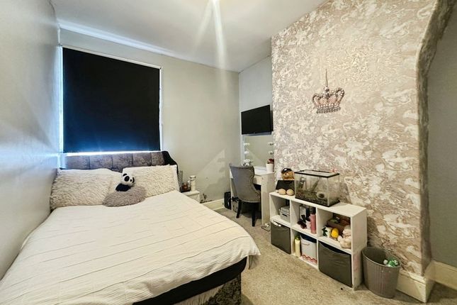 14, Higher Ainsworth Road, Manchester photo 5