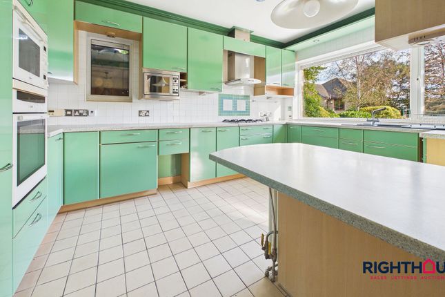 70a Rooley Crescent, Bradford photo 4