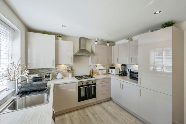 11, Collier Close, Doncaster photo 4
