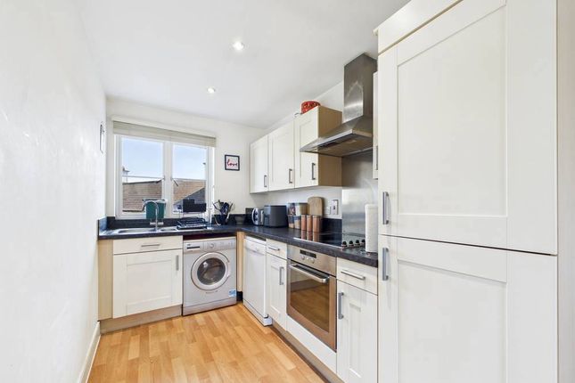 32, Tufnell Way, Colchester photo 3