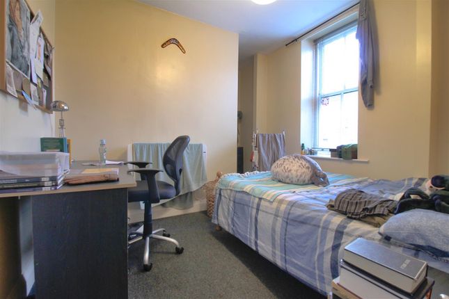 3 BED, 29, Tanners Court, Newcastle Upon Tyne photo 4