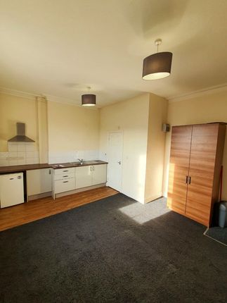 Studio to rent in Thorne Road, Doncaster