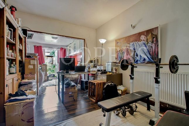 674, North Circular Road, London photo 2