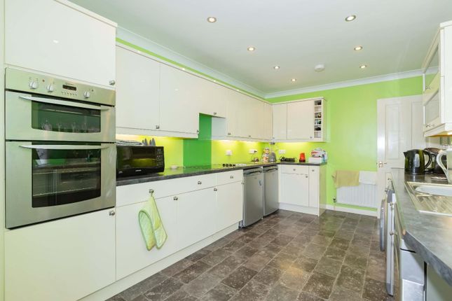23, Chester Avenue, Lancing photo 4