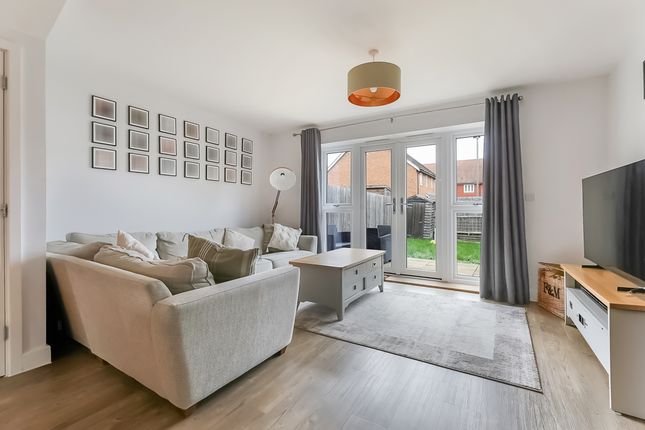 22, Coniston Close, Horley photo 2
