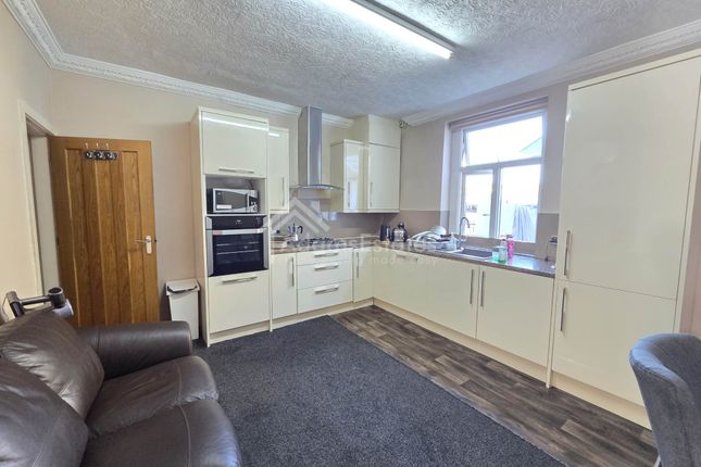 49, Thornhill Street, Dewsbury photo 2