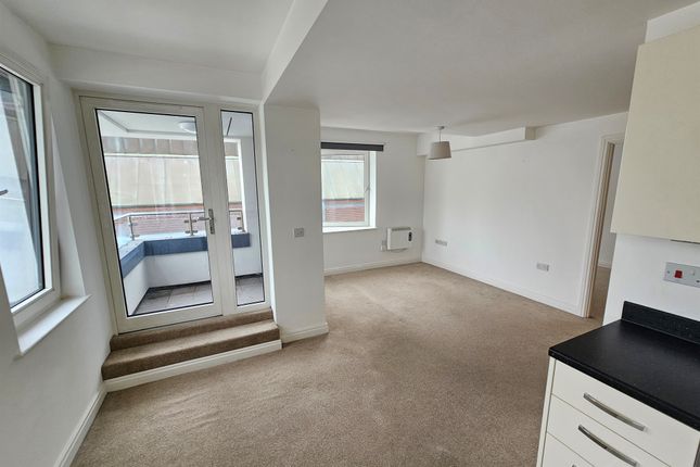 Flat for sale in The Cloisters, Great Western Street, Aylesbury