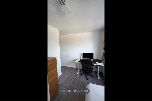 Flat, Kinefold House York Way Estate, London photo 2