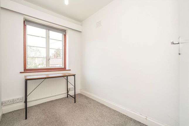 38, Riverdene, Edgware photo 5