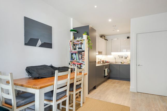 112 Harrow Manorway, London photo 3
