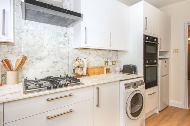 The Hoskins,Flat 2, Station Road West, Oxted photo 4