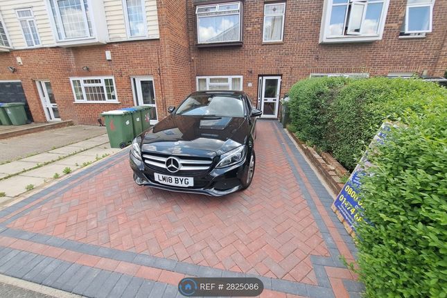 Kinder Close, Thamesmead Croydon, London photo 5