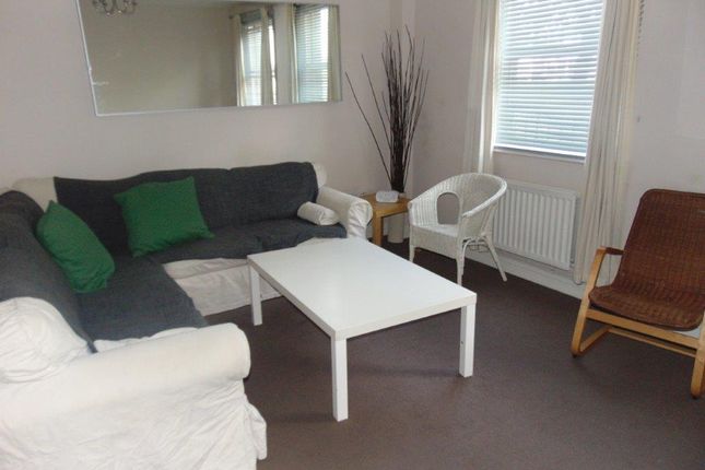 Flat 1, 6 The Corranades, New Road, Southampton photo 2