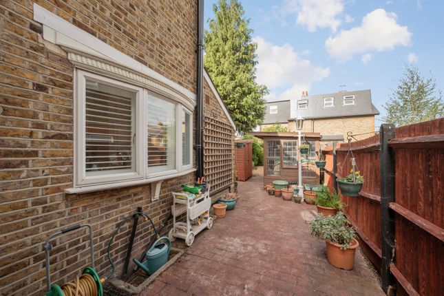 22, Egmont Road, Surbiton photo 3