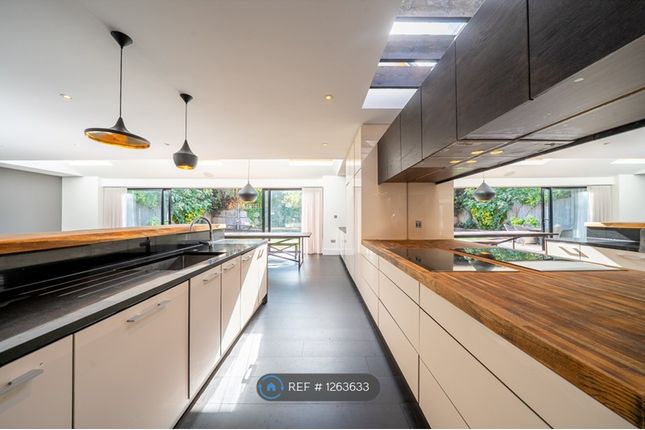 6 Bed Detached House