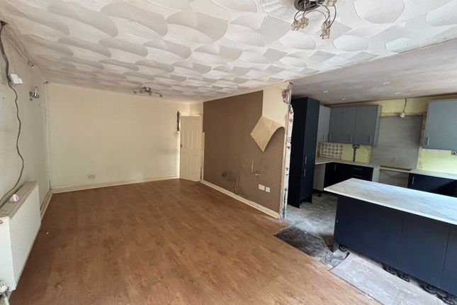 12, St. Clears Close, Caerphilly photo 3