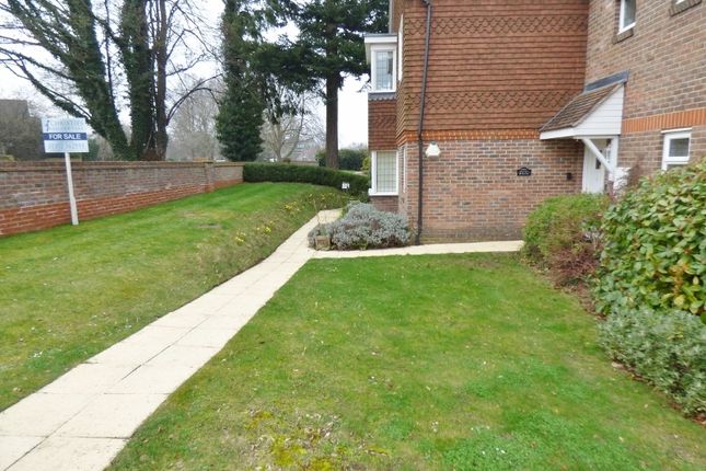 Maisonette for sale in Springvale Close, Great Bookham, Bookham, Leatherhead