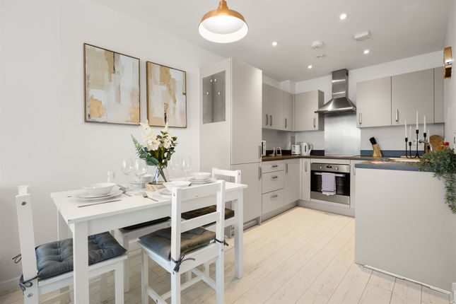Flat 30, 10, Sovereign Walk, Horley photo 3