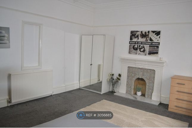 Room, Victoria Crescent Eccles, Manchester photo 3