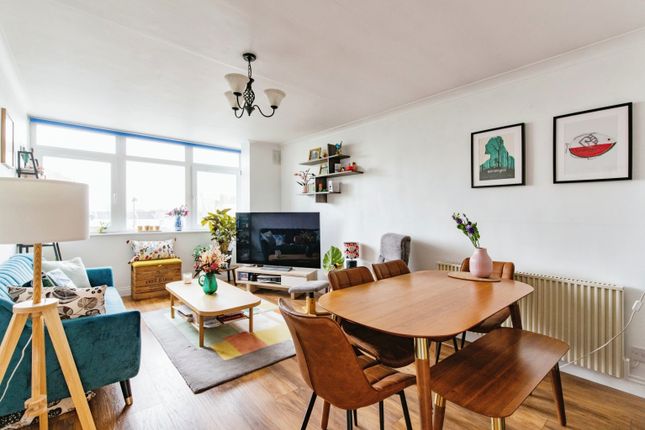 Thumbnail Flat for sale in Perry Hill, London