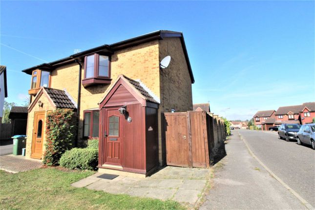 2 bed semi-detached house to rent in Thorne Way, Aylesbury HP20