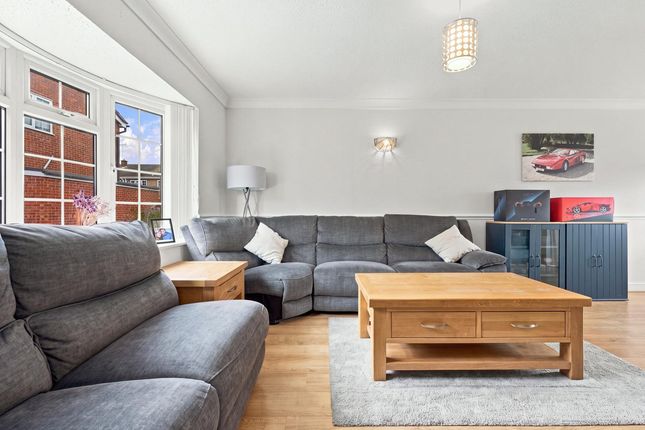 53, Neil Armstrong Way, Leigh-on-sea photo 2