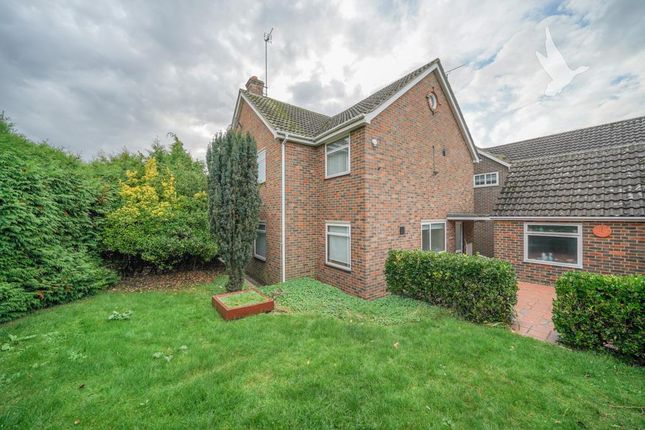 9, Earlsmead, Witham photo 4