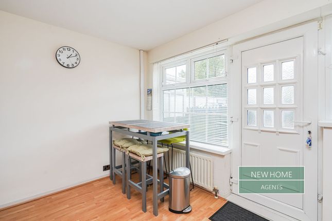 31, Lawns Terrace, Leeds photo 4