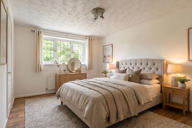 16, Tudor Close, Northwich photo 4