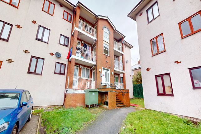 2-bed flat on 25, Regency Court, Bradford, £27,000