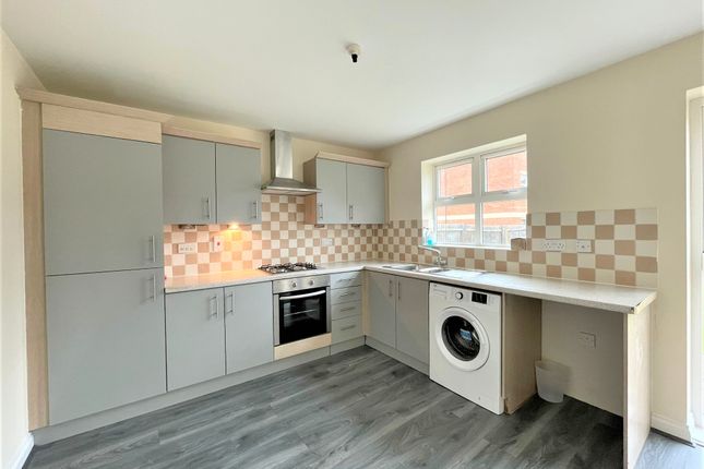 Town house for sale in Usher Close, Bedford