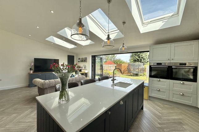 24, Lavers Oak, Martock photo 2