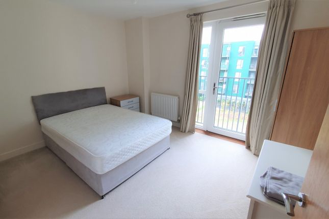 Flat to rent in Colindale Avenue, London