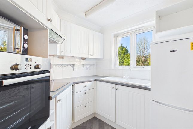 40, Hart Dene Court, Surrey photo 5