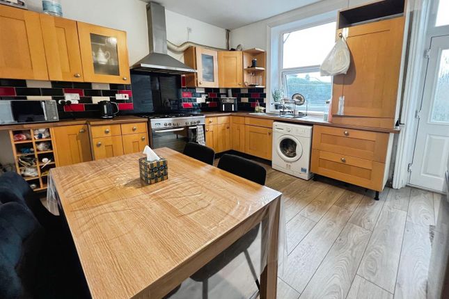 322, Dudley Hill Road, Bradford photo 5