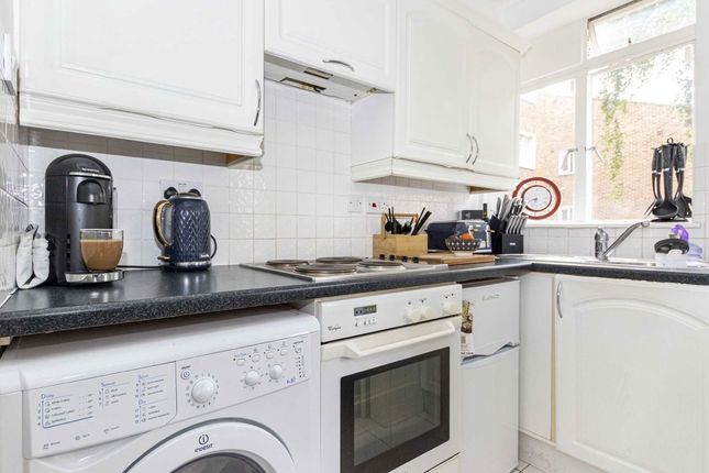 Flat 214, Harwood Court, Upper Richmond Road, London photo 4