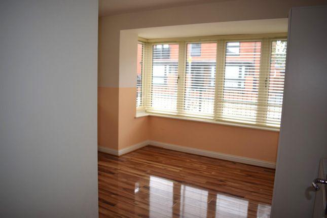 26, Madura Gardens, Milton Keynes photo 5