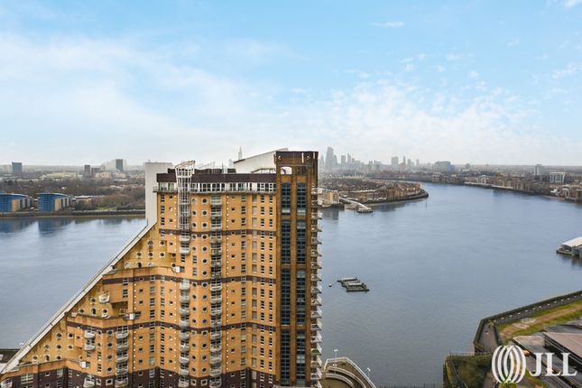 Flat to rent in Indescon Court, Millharbour, London
