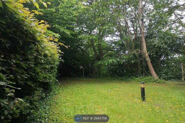 Hurst Road, Kennington, Ashford photo 4