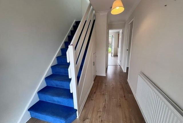 27, Magnolia Court, Nottingham photo 2